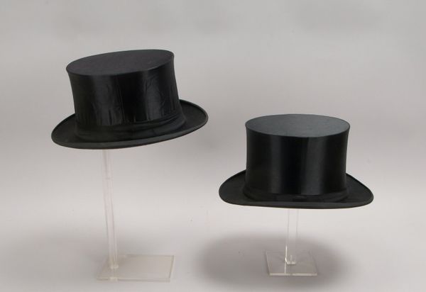 2 Chapeau Claques,: 1x 'Geschw. Rückert/Bottrop i.W.', 1x Hersteller unbekannt - gut erh.