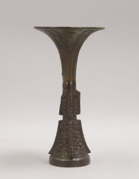 Bronzevase (China), Kelchform - im archaischen Stil; Höhe 30,5 cm