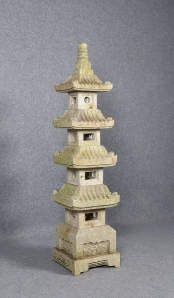 Gartenskulptur (China), Granit, handgeschlagen, 11-stufige Pagodenform; Höhe 148 cm