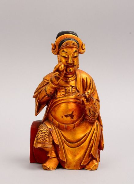Holzskulptur, Figur mit Attributen dargestellt (Drachenmotiv, u.a.), goldgefasst, sign.