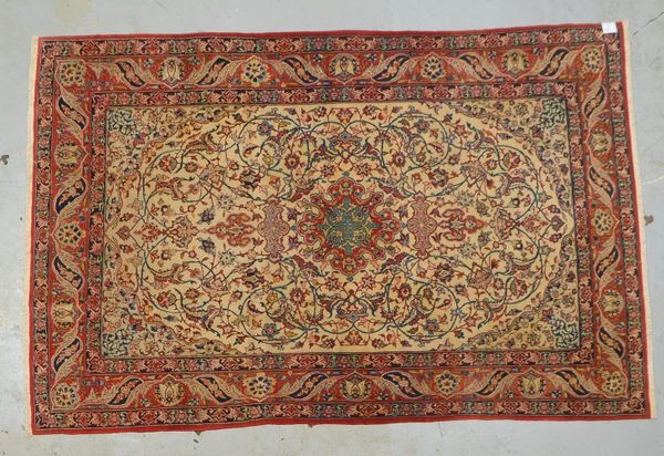 Isfahan, feine Kn., Pflanzenfarben, hellgrundig, guter Zust.; Maße 221 x 145 cm