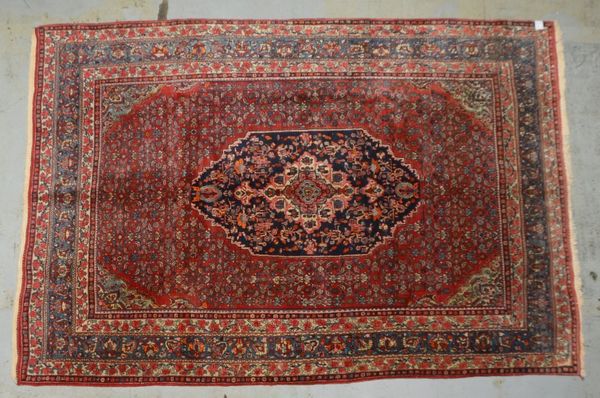 Rosen-Bidjar, feste mittelfeine Kn., hochflorig - in gutem Zustand; Maße 340 x 228 cm