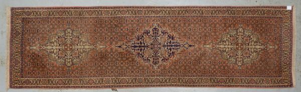 Bidjar-Galerie, feste feine Kn., ringsum kompl., hoher dichter Flor - in guter Zustand