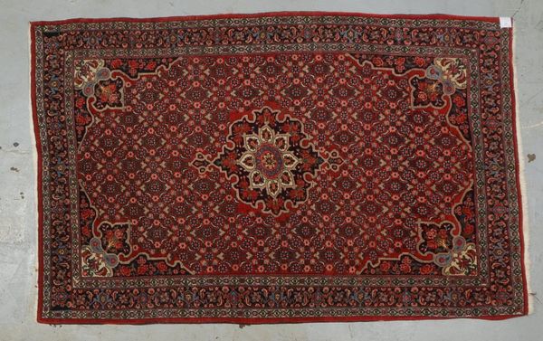 Bidjar, mittelfeine bis feine Knüpfung, dichter Flor - guter Zust.; Maße 209 x 134 cm