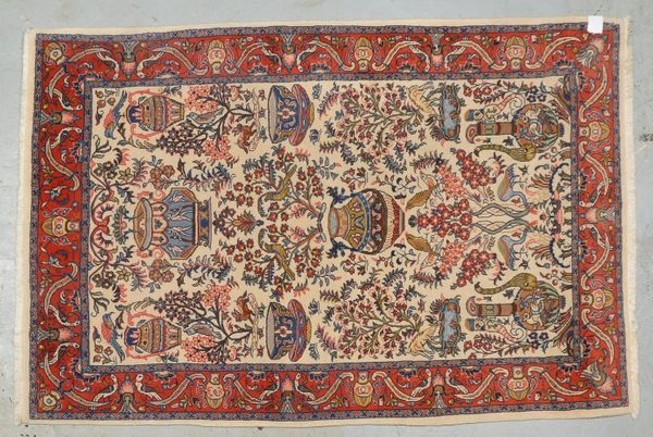 Sarough, mittelfeine Kn., hellgrundig, dichter Flor - guter Zust.; Maße 207 x 139 cm