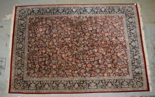 Orientteppich, mittelfeine bis feine Kn., floral durchm./Vogelmotive, dichter hoher Flor