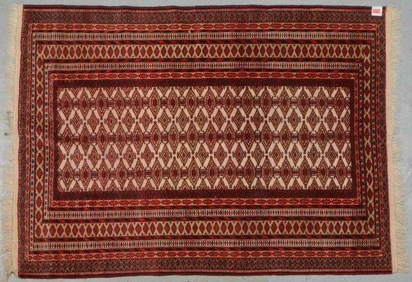 Bukhara-Orientteppich, feine Knüpfung, ringsum komplett, Flor in gutem Zustand