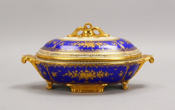 Ambrosius Lamm, Deckelterrine, elfenbeinf. Fond, 'Blumenbouquets', goldstaff.