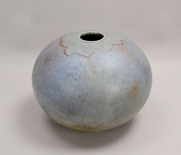 Meier, Otto, Künstler-Keramikvase, bauchiger Korpus, in Blautönen, monogr./gem.