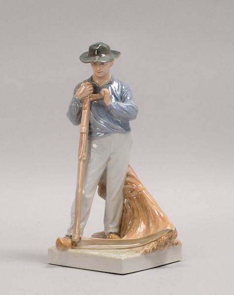 Royal Copenhagen, Porz.-Figur, 'Bauer mit Sense', Mod. '685', Entw. Chr. Thomsen