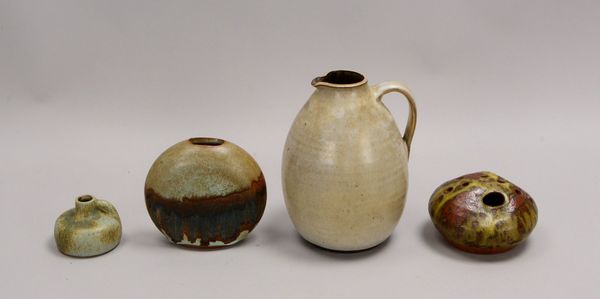 4 Künstler-Keramikvasen, versch. Künstler/Ausf., teils gem.; Höhe 6 cm - Höhe 20 cm