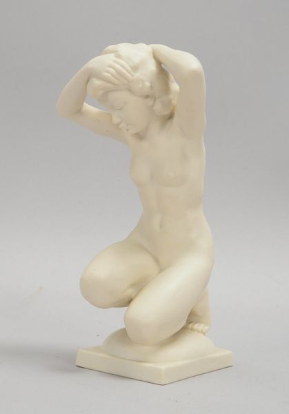 Hutschenreuther, Biskuitporzellanfigur, 'Die Badende', Entw. Karl Tutter; Höhe 17 cm