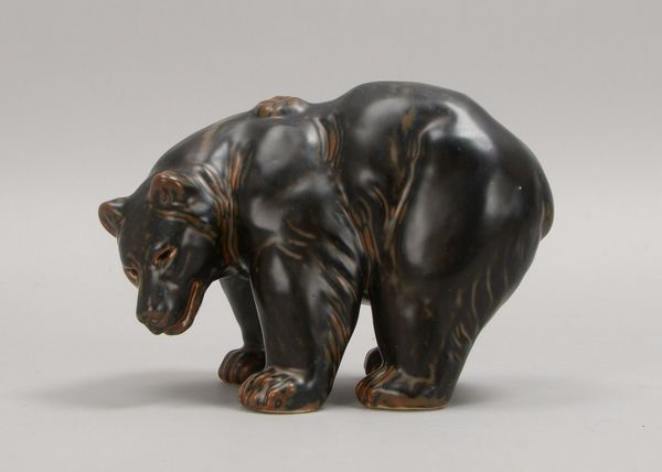 Royal Copenhagen, Porz.-Figur, 'Schwarzbär', Entw. Knud Kyhn (1950); Höhe 15 cm