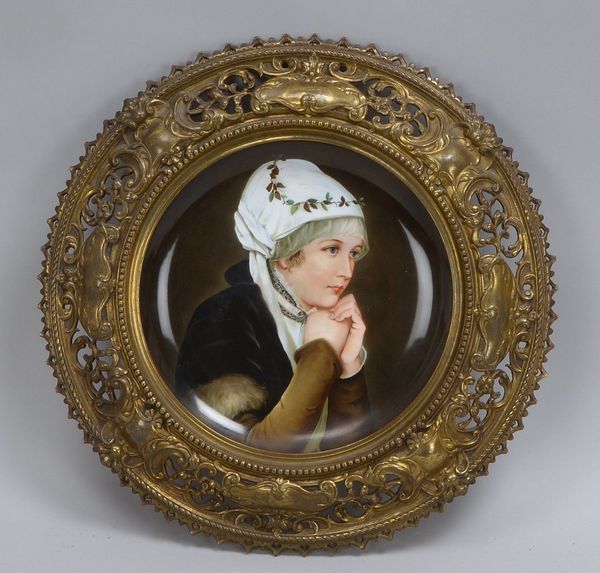 Porzellanteller, Handbemalung, 'Portrait einer jungen Dame', im durchbr. Bronze-Rahmen
