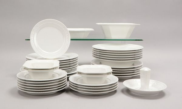 KPM, Speiseporzellan, Dekor 'Kurland', diverse Teller, Schalen/Schälchen und Salzstreuer