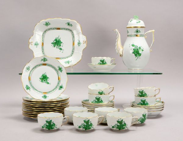 Herend, Kaffeeporzellan, 'Apponyi Grün', kompl. für 11 Pers., mit Kanne und Teller