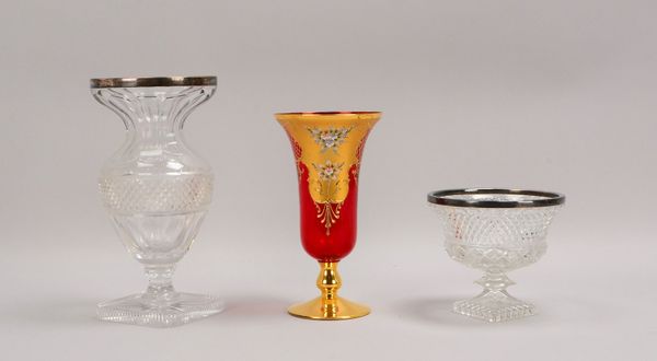 3 Kristall-Tischvasen/Silbermontierung; und 1 böhmische Vase, rotes Glas/vergoldet