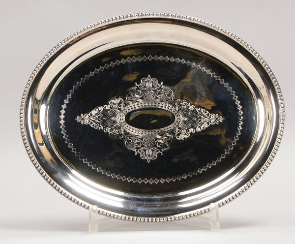 Jürst/Berlin, Serviertablett, versilbert, ovale Form, ornament. Gravurdekor/Perlrand; Gew. 520 g