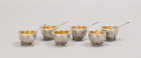 6 Salièren, 800 Silber, mit Glaseinsatz und Silberlöffel; Ø 4 cm, Gew./ohne Glas: 128 g