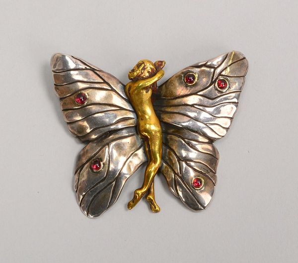 Figürl. Brosche (Jugendstil), Silber, 'Schmetterlingsfrau'; Maße 6,5 x 5 cm, Gew. 30,50 g