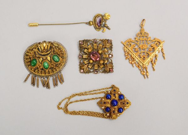 Filigr. Trachtenschmuck-Konvolut, Silber: 3x Broschen, 1 Anhänger, 1 Hutnadel