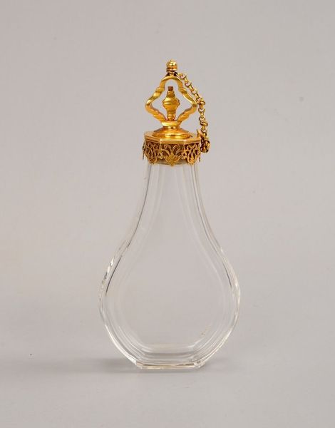 Flacon, fac. Kristallglas, mit 18 kt Gold-Stöpsel/Montierung; Gew. Stöpsel/Kette: ca. 14 g