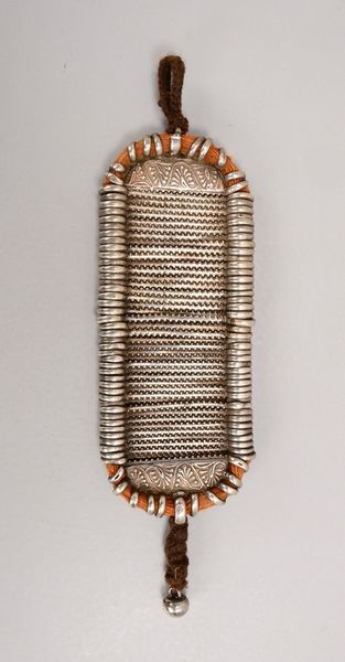 Ethnoschmuck, Silber-Armband, lange ornamentale Glieder an doppeltem Stoffseil