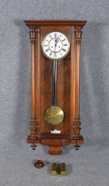 Wanduhr, Holzgehäuse, 2-fach verglast, Pendel/Gewichte und Kurbel anbei - Fkt. nicht gepr.