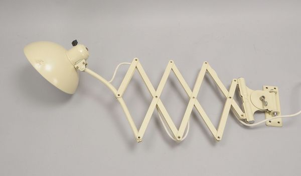 Kaiser Idell, Schreibtischlampe, Scheren-Auszugsarm, schwenkbar, orig. Lackierung
