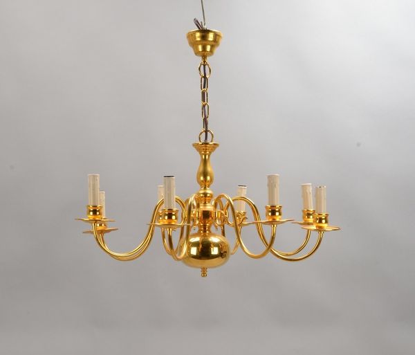 Deckenleuchter, Messing vergoldet, 8-fl./geschw. Arme an Balusterkorpus, an Kette