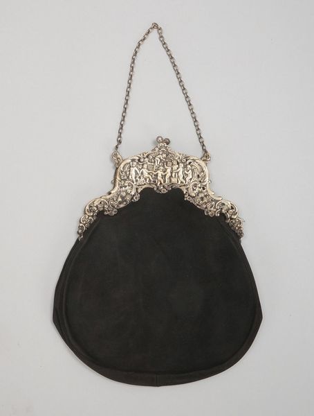 Antike Abendtasche, fester Samtstoff, 800 Silber-Montierung/Reliefdekor, an Kette
