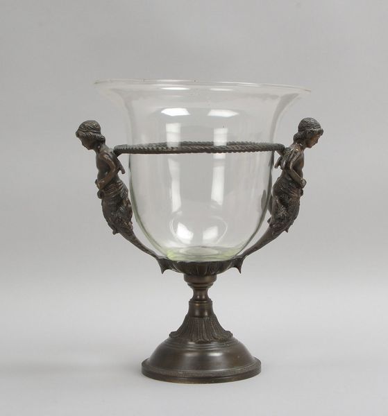 Tischleuchter/Windlicht, Bronzeguss, 2x figürl. Handhaben, mit Klarglas-Einsatz; Ø 25 cm