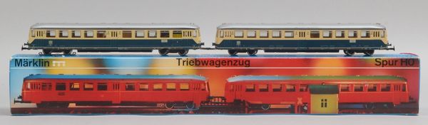 2 Sammlerloks, Märklin, 'Spur H0': Akku-'Triebwagen 3028' und '4028', neuw.
