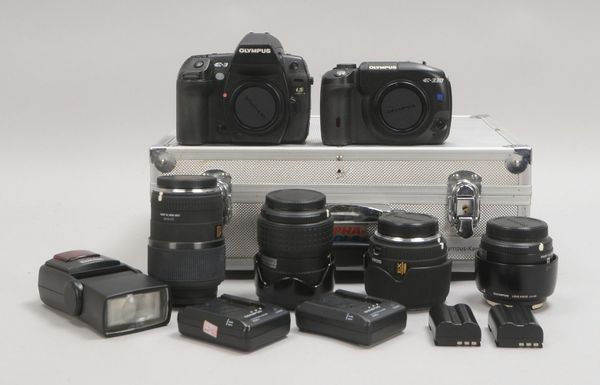 Kamera-Zub., Olympus: 4x Objektive, 2x Kamera-Bodys, Ladegeräte/Akkus, Blitz - gepr.