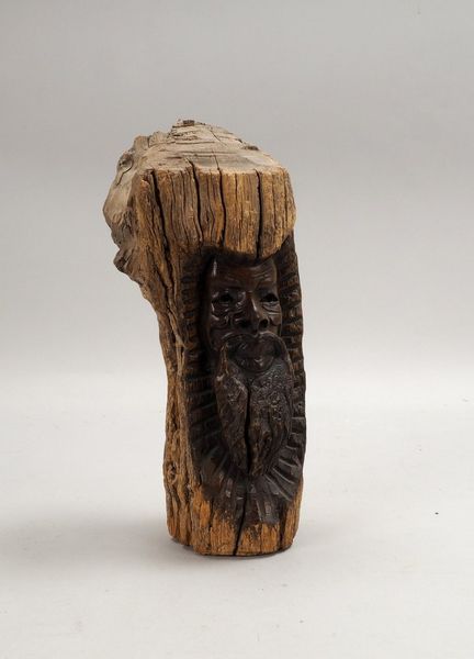 Figürl. Schnitzerei (Afrika), 'Gesicht eines bärt. Afrikaners', aus altem Holzstamm
