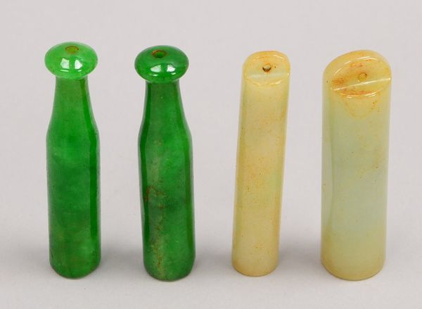 4 Jadeteile: 2x Fächergriffe, und 2x Rauch-Mundstücke; Höhe jeweils 5,5 cm