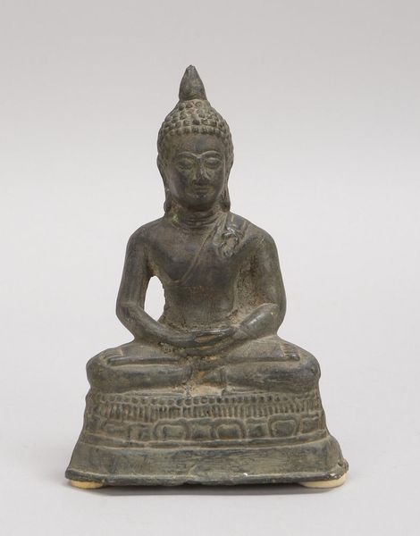 Bronzeskulptur, 'Sitzender Buddha', Figur auf Lotussockel - Hohlguss/gefüllt; Höhe 13 cm