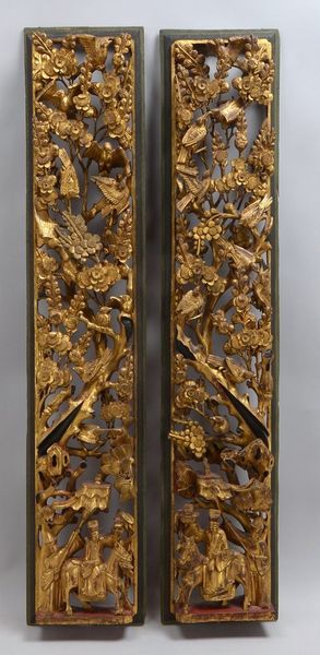 Paar Kanton-Schnitzereien, durchbr./figürl. Darstellungen, mit Rotlack/Gold