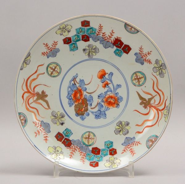 Antike Schale, polychrom und goldstaffiert, Vier-Zeichen-Marke unter Glasur