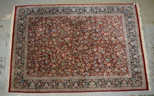 Orientteppich, mittelfeine bis feine Kn., floral durchm./Vogelmotive, dichter hoher Flor