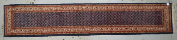 Sarough Mir-Galerie, mittelfeine Kn., hochflorig - guter Zust.; Maße 434 x 81 cm