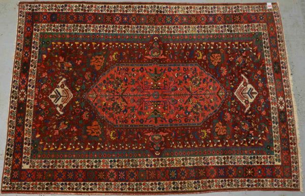 Bakhtiari-Orientteppich, alt, mittelfeine Kn., mit Abrasch, Flor in gutem altersgem. Zust.
