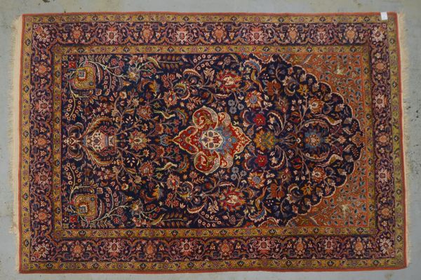 Ghom-Orientteppich, feste mittelfeine Kn., gleichm. Flor - guter Zust.; Maße 305 x 205 cm
