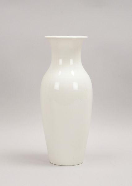 KPM (Zeptermarke), Tischvase 'Syringa', Weißporzellan; Höhe 33 cm