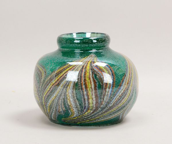 Tischvase, grünes Glas, Blasen/Farbeinschmelzungen, Klarglas-Überfang
