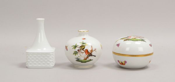 Herend-Tischvase und Deckeldose, Dekor 'Rothschild'; und kl. Meissen-Tischvase
