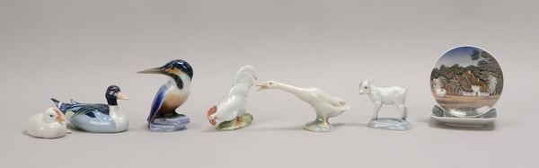 6 Porz.-Tierfiguren: 3x Royal Cop., 2x Bing & Grøndahl, 1x Lladro; dazu 1 Teller