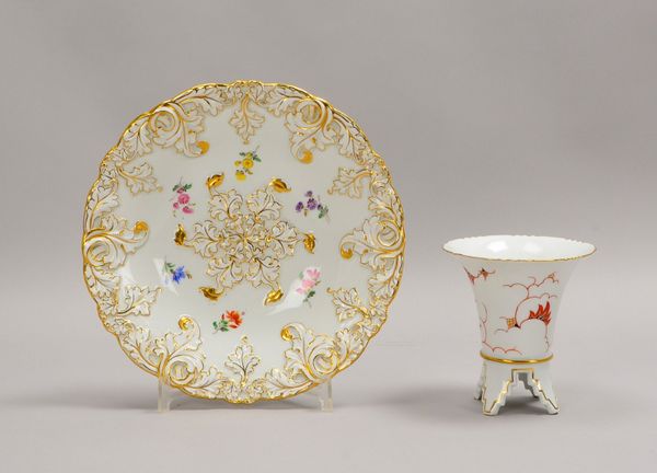 Prunkschale, Meissen (Punktzeit, 4-gestr.), Ø 28 cm; und Trichtervase, Stadt Meißen