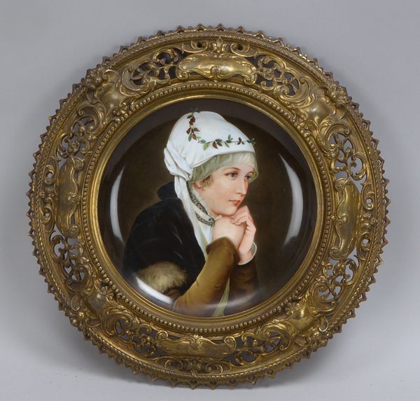 Porzellanteller, Handbemalung, 'Portrait einer jungen Dame', im durchbr. Bronze-Rahmen