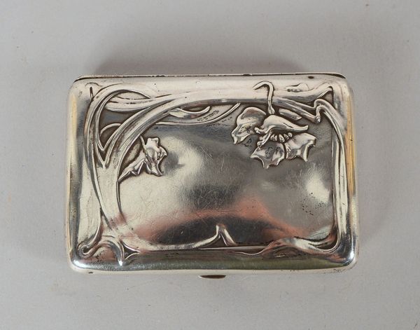 Zigarettendose (Jugendstil), 800 Silber; Maße 8,5 x 6 cm (mit kleinen Dellen)